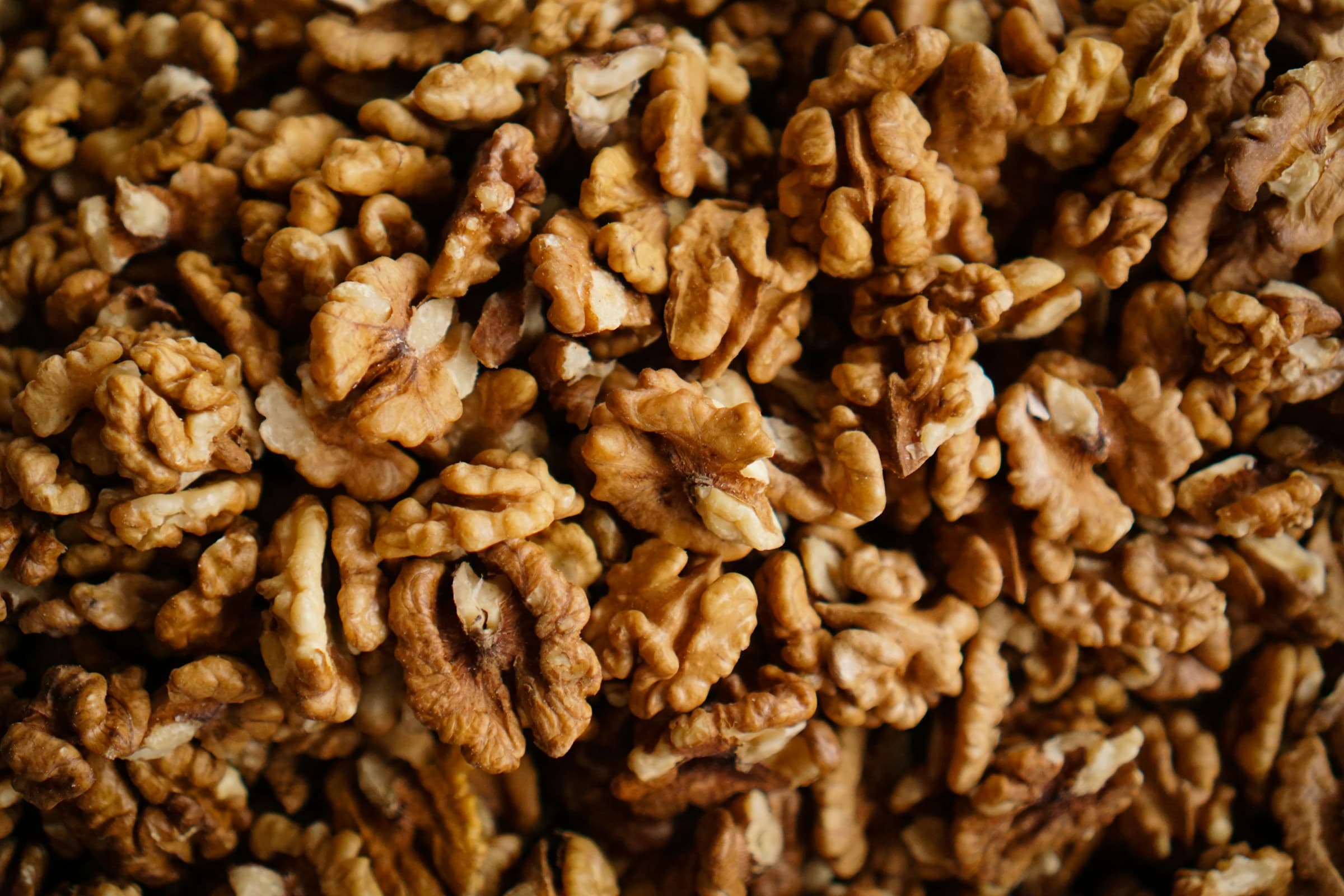 Shelled walnuts