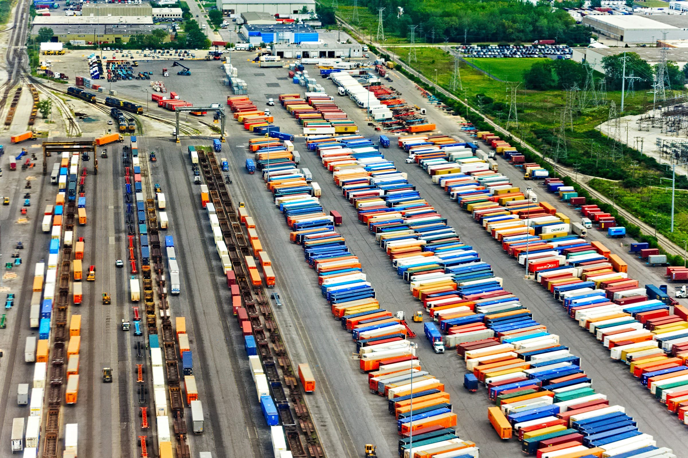 Container and vehicle terminal